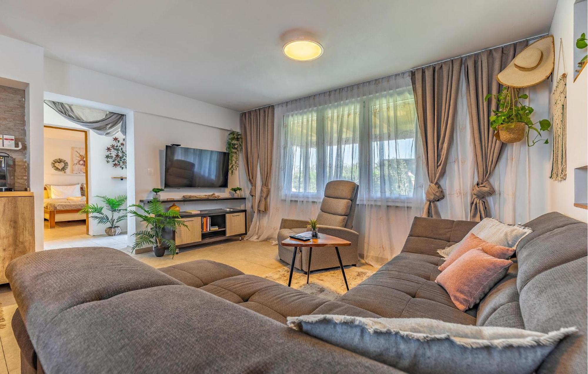 Beautiful Home In Skatari With Kitchen Pola Esterno foto
